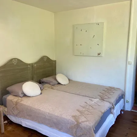 Les Rosiers - Eglantine Bed & Breakfast *