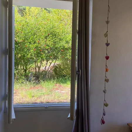 Les Rosiers - Eglantine Bed & Breakfast *